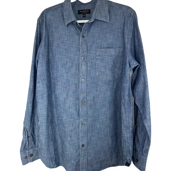 Banana Republic Chambray Denim Buttondown: Perfect Blend of Style & Comfort - Picture 3 of 9